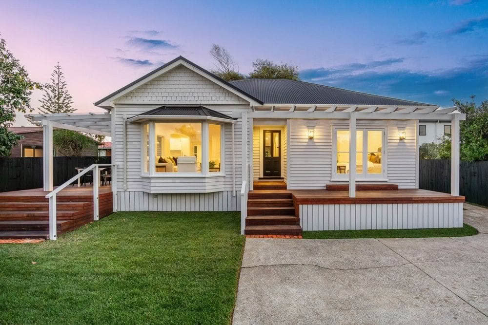 Exterior house painting in West Auckland
